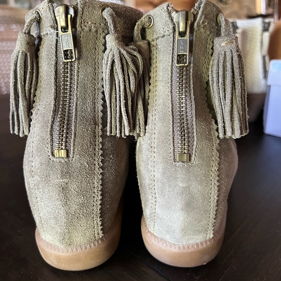 Isabel Marant suede ankle boot, excellent condition, 37 EUR - Picture 2 of 4